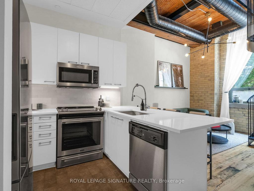 









781


King

Street West, 206,
Toronto,




ON
M5V 3L5

