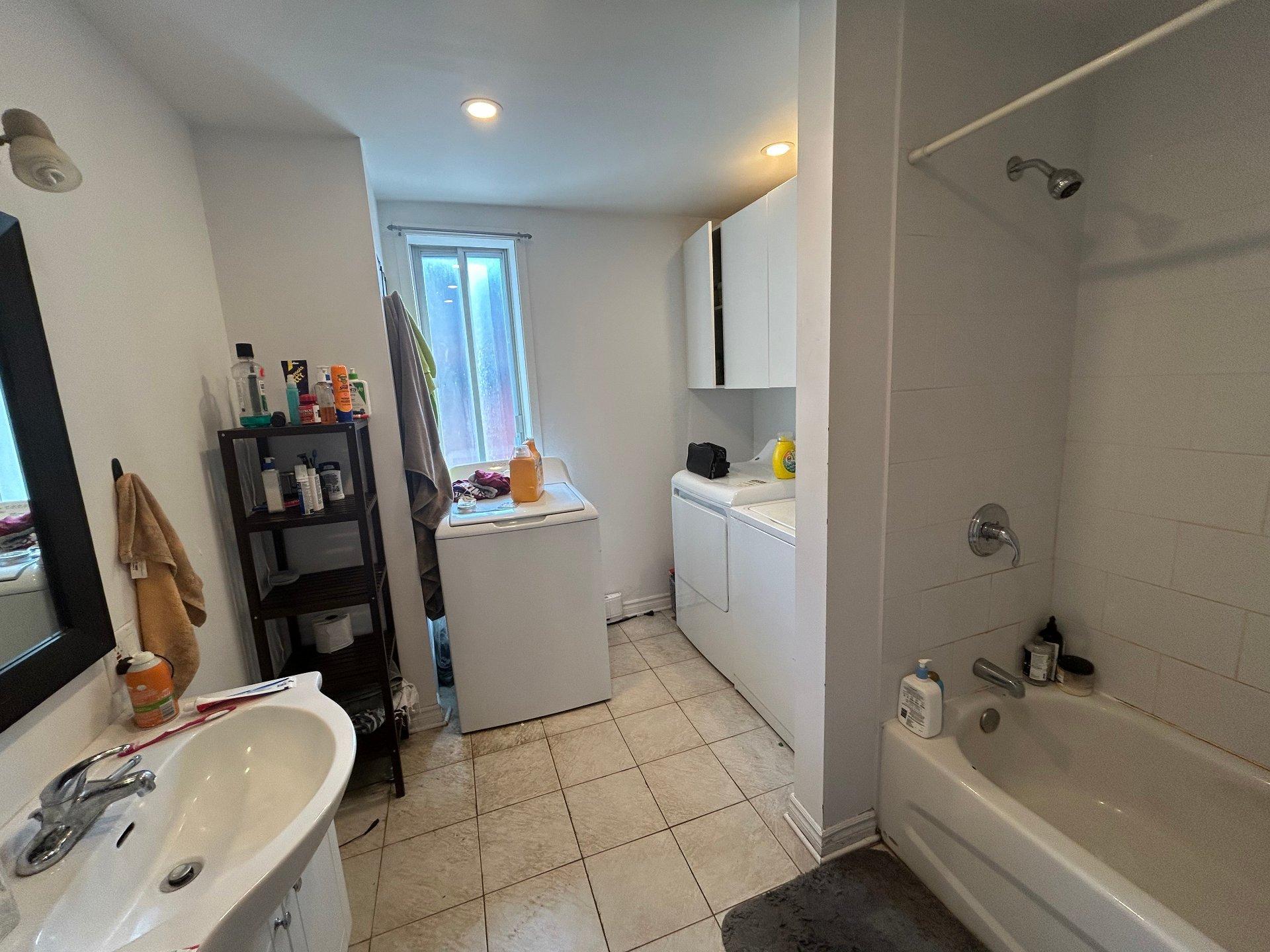 









4390


Rue Notre-Dame O.

,
Montréal (Le Sud-Ouest),




QC
H4C1R8

