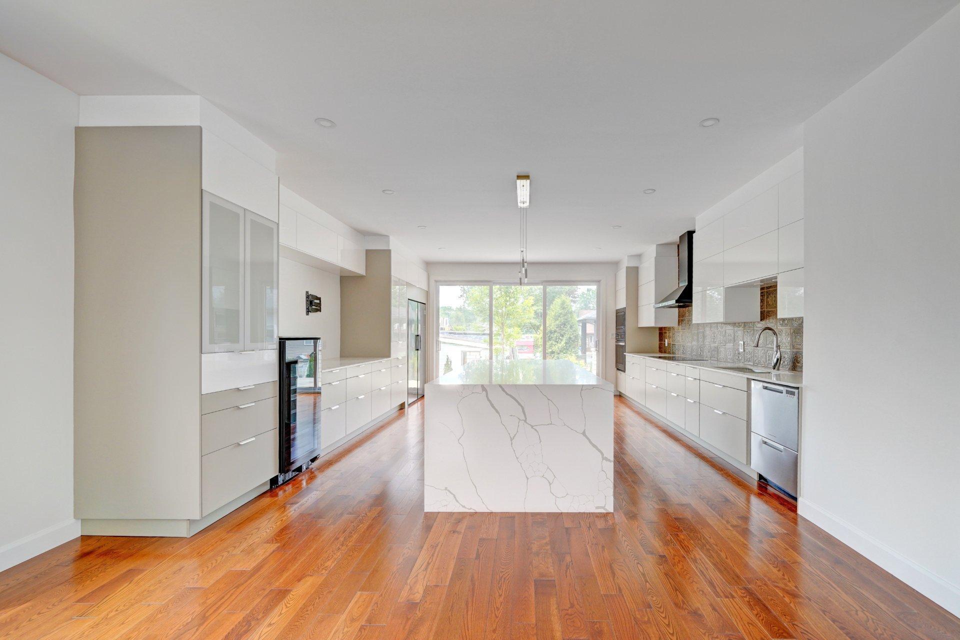 









1994


Rue des Roses

,
Carignan,




QC
J3L5C8

