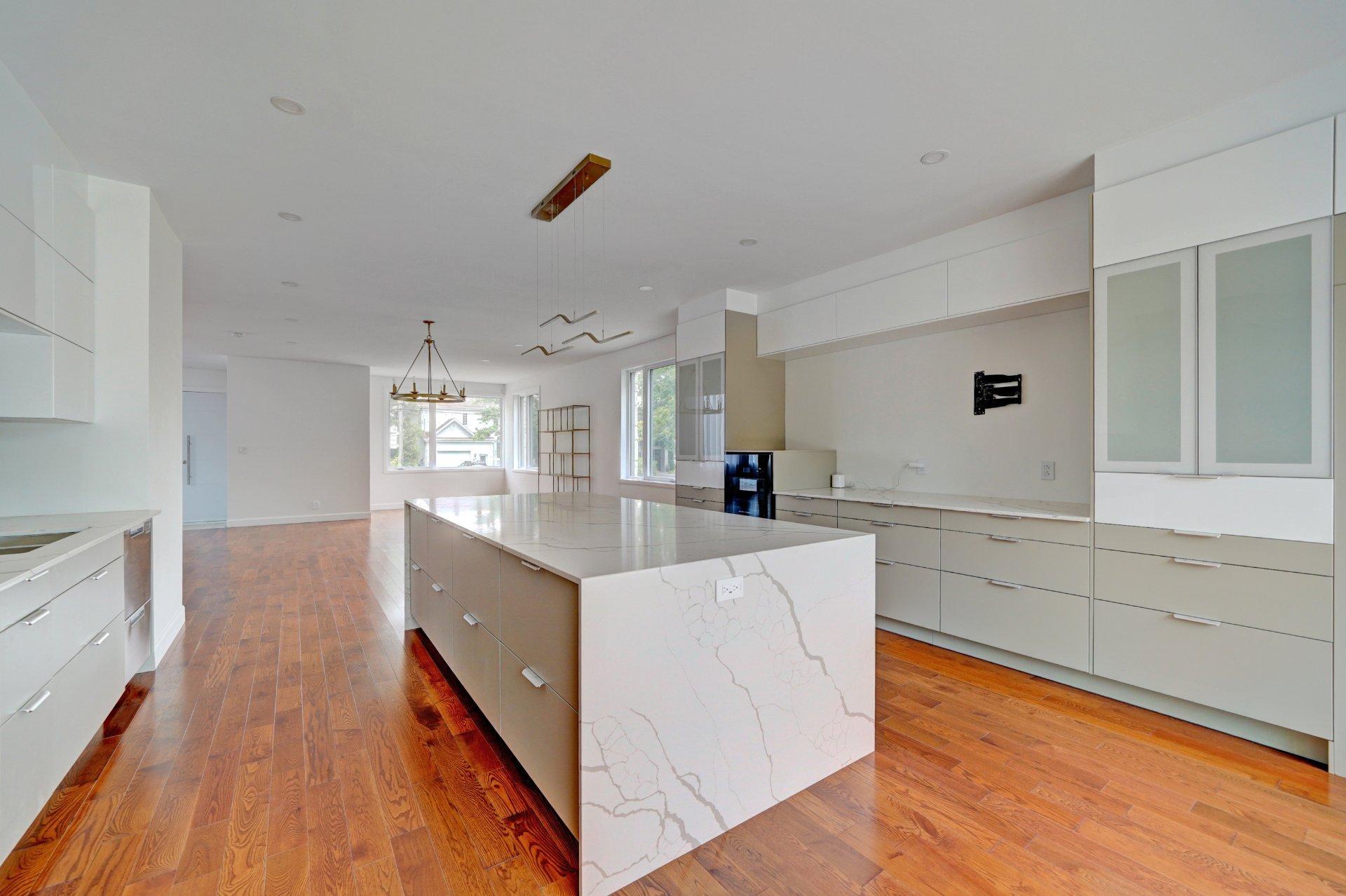 









1994


Rue des Roses

,
Carignan,




QC
J3L5C8

