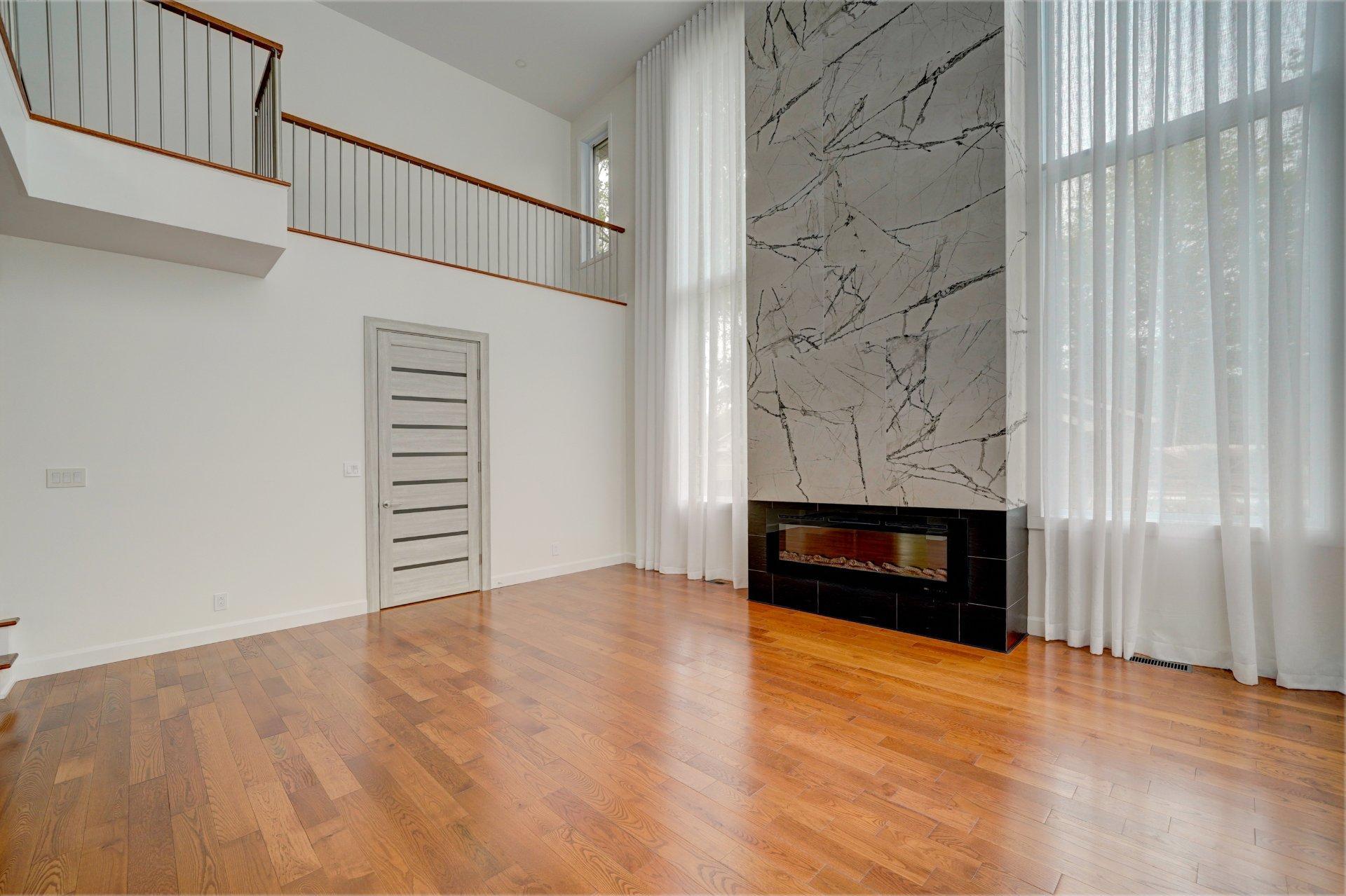 









1994


Rue des Roses

,
Carignan,




QC
J3L5C8

