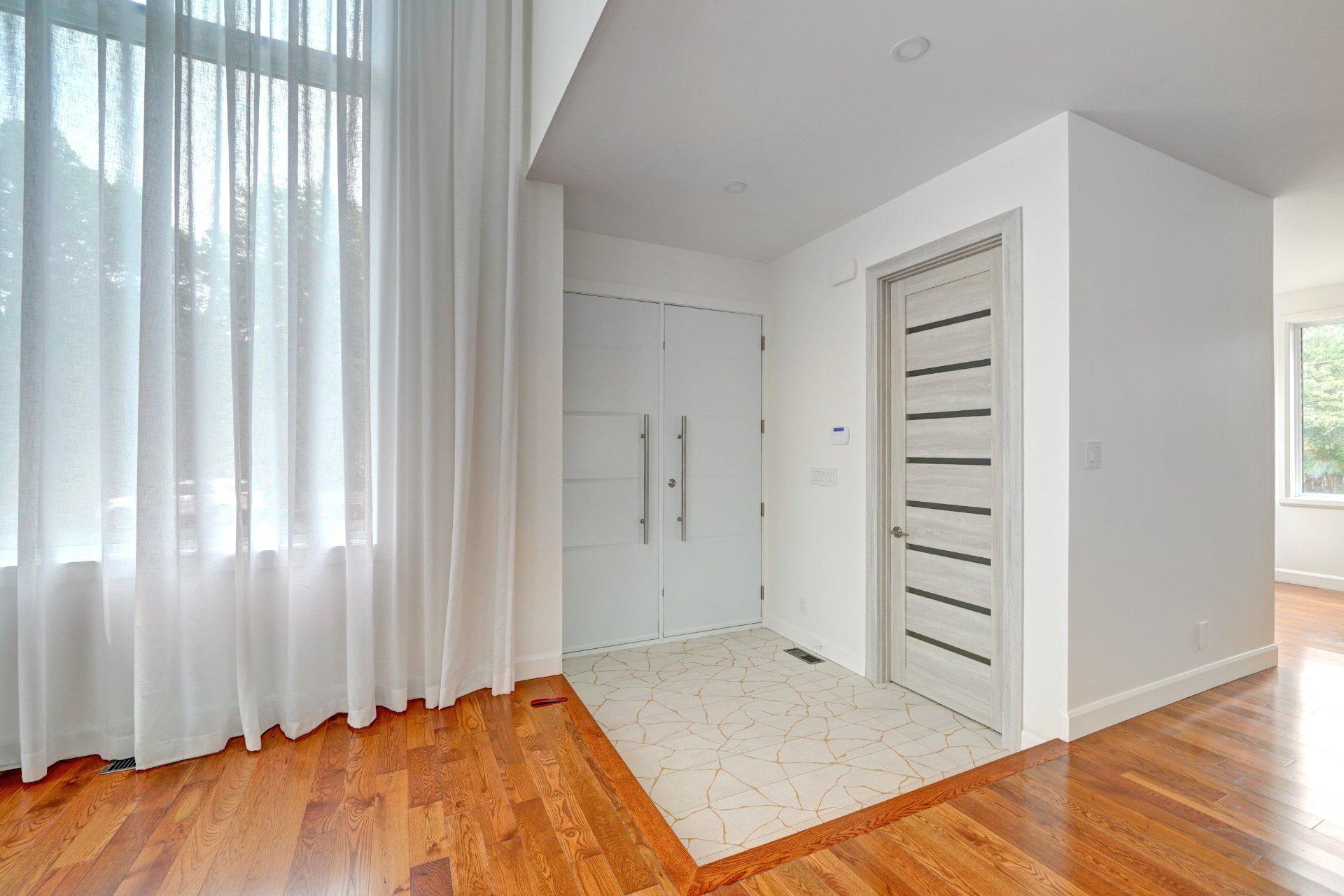 









1994


Rue des Roses

,
Carignan,




QC
J3L5C8


