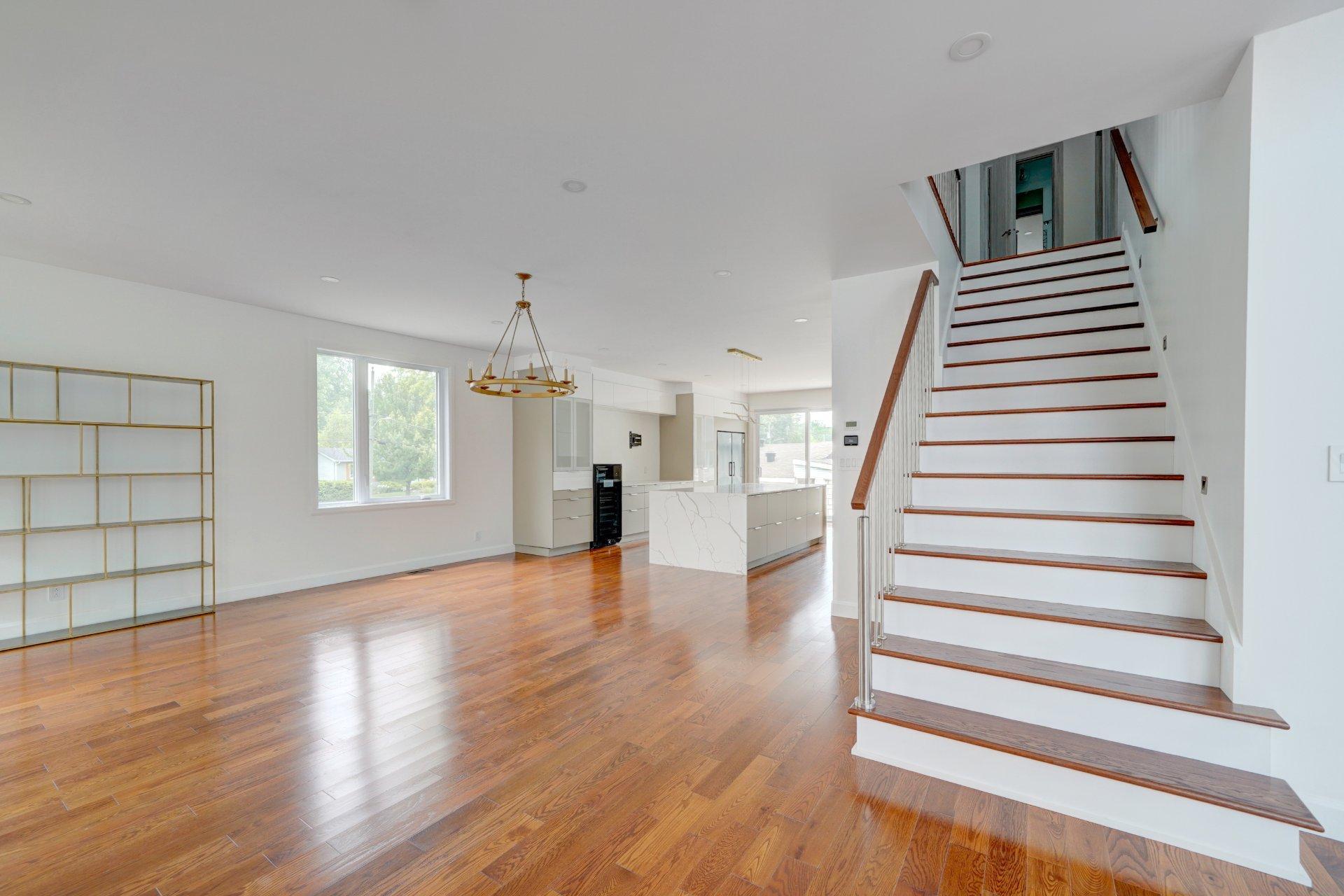 









1994


Rue des Roses

,
Carignan,




QC
J3L5C8

