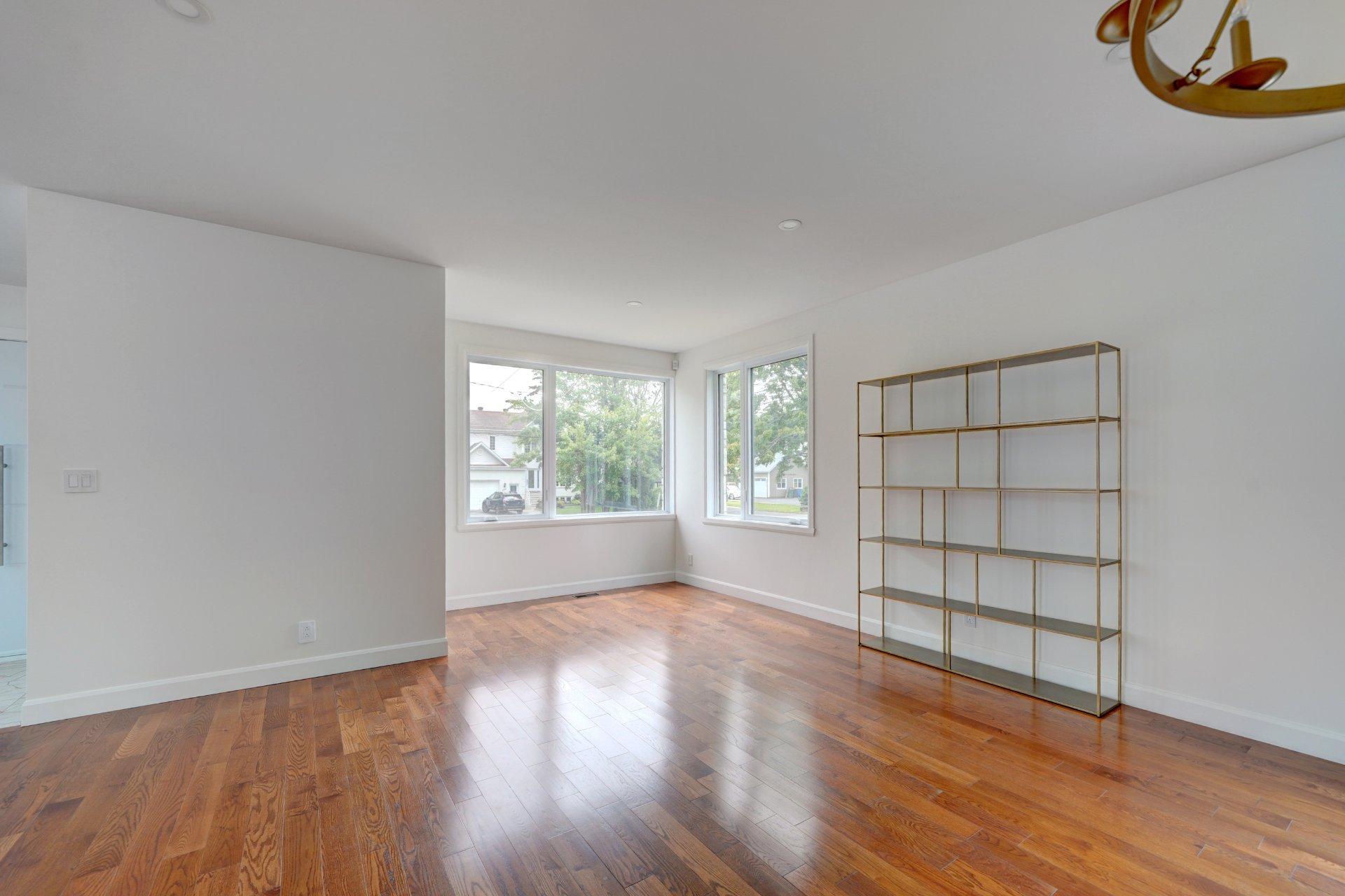 









1994


Rue des Roses

,
Carignan,




QC
J3L5C8

