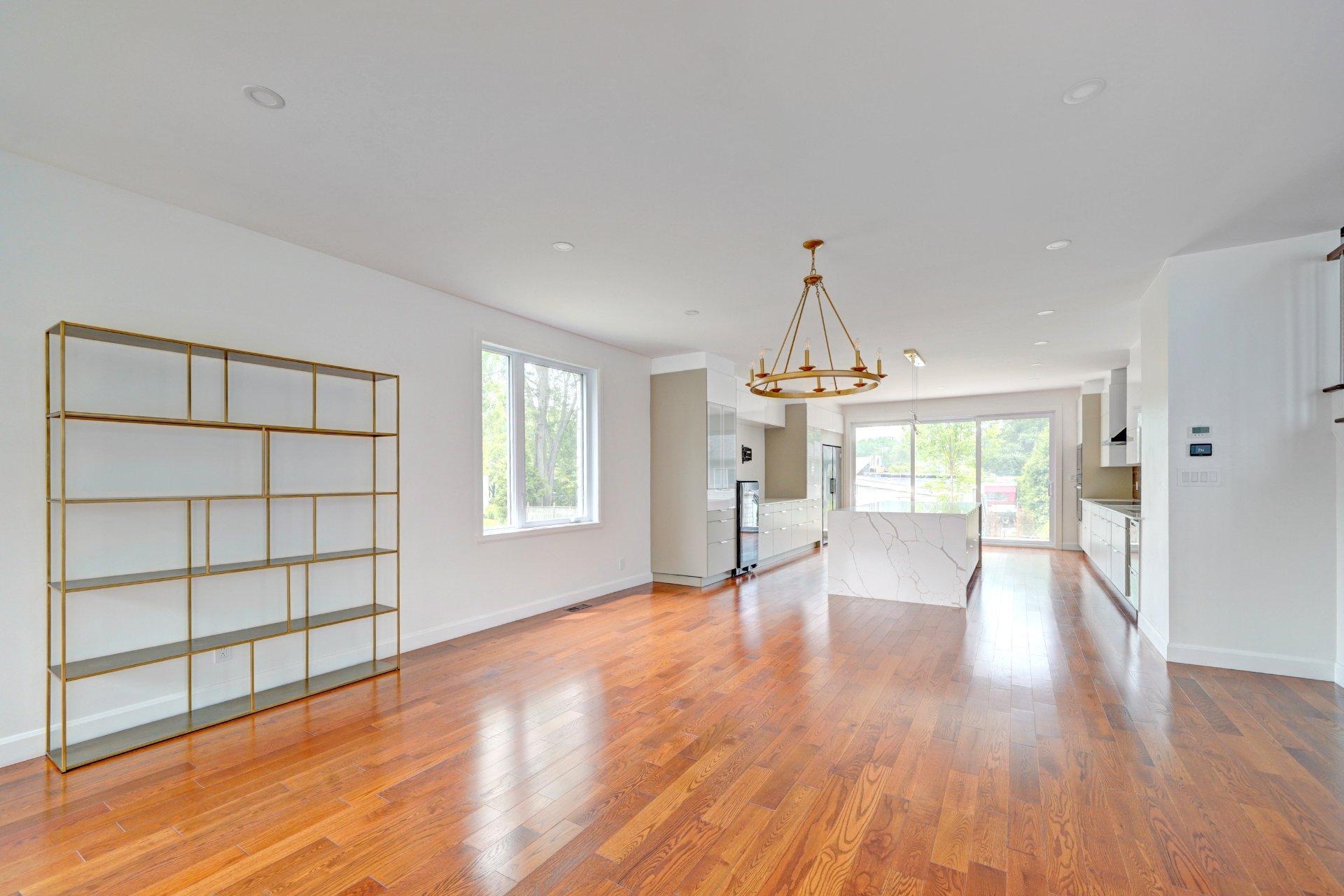 









1994


Rue des Roses

,
Carignan,




QC
J3L5C8


