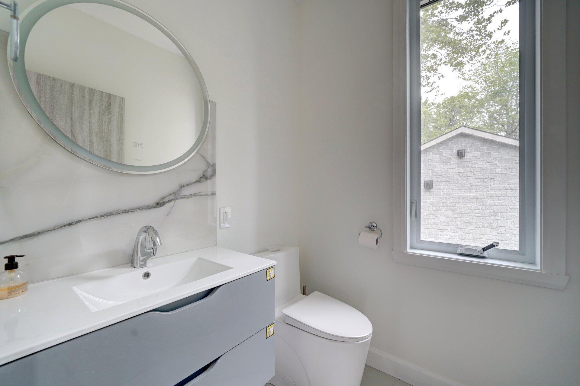 









1994


Rue des Roses

,
Carignan,




QC
J3L5C8

