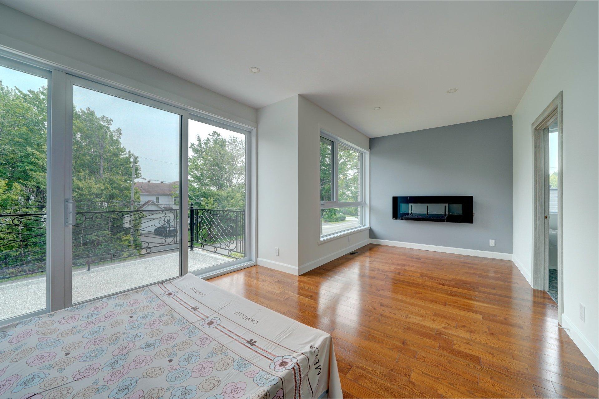 









1994


Rue des Roses

,
Carignan,




QC
J3L5C8

