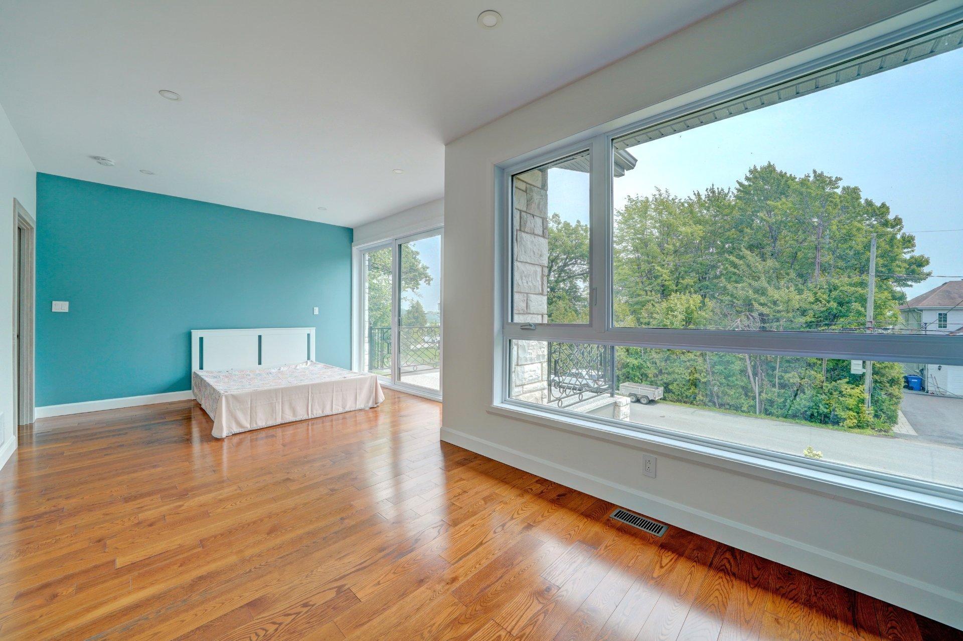 









1994


Rue des Roses

,
Carignan,




QC
J3L5C8

