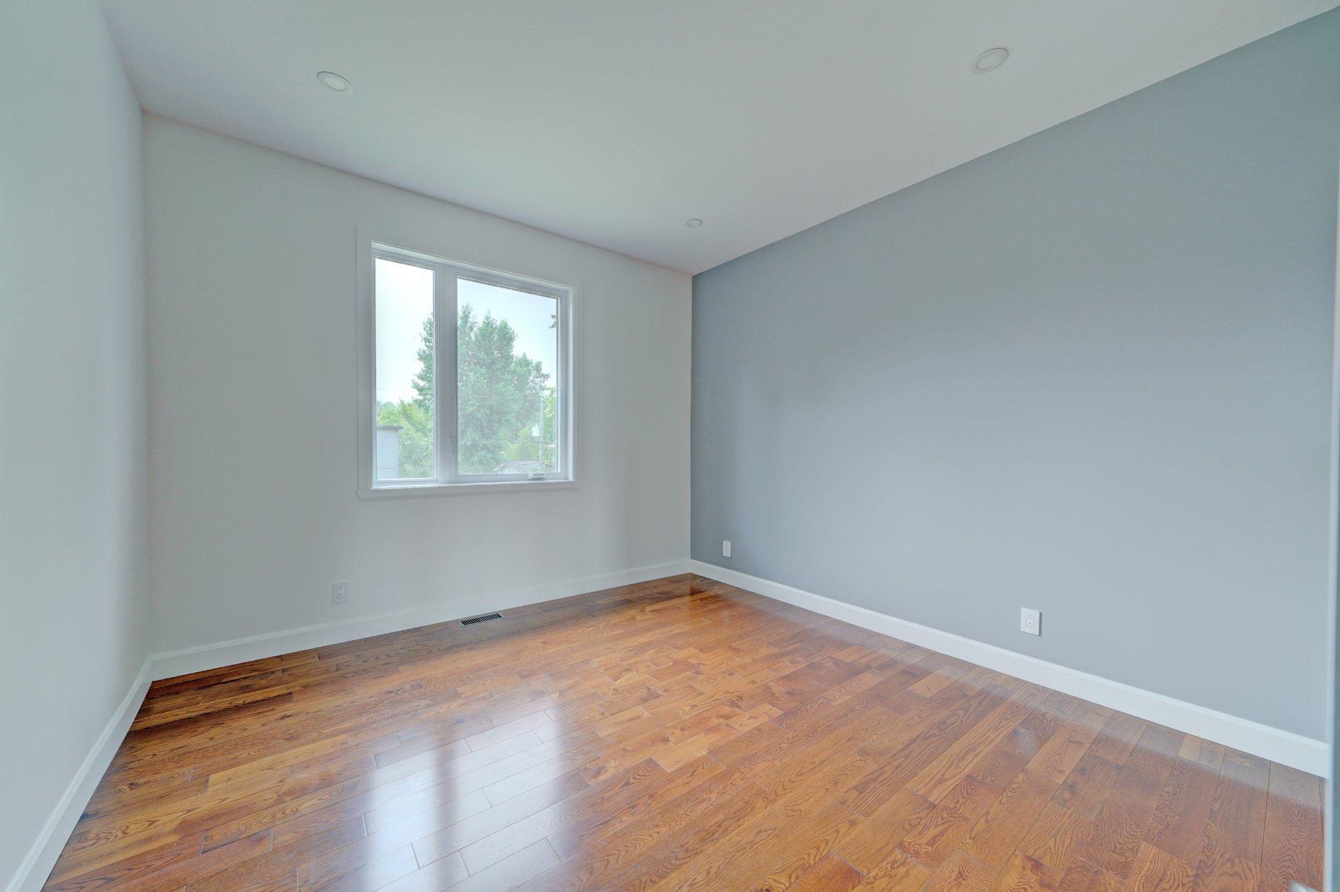 









1994


Rue des Roses

,
Carignan,




QC
J3L5C8


