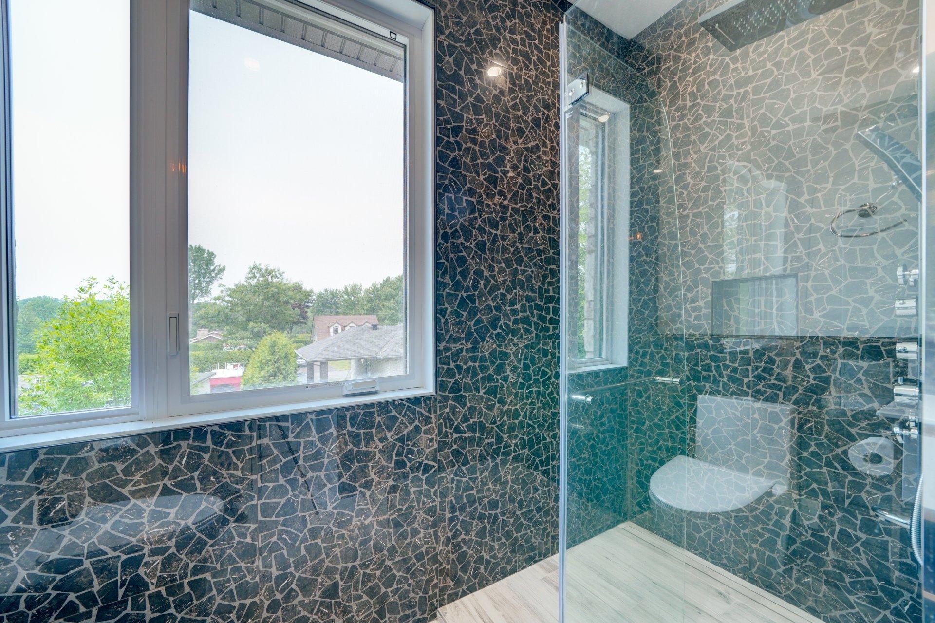 









1994


Rue des Roses

,
Carignan,




QC
J3L5C8

