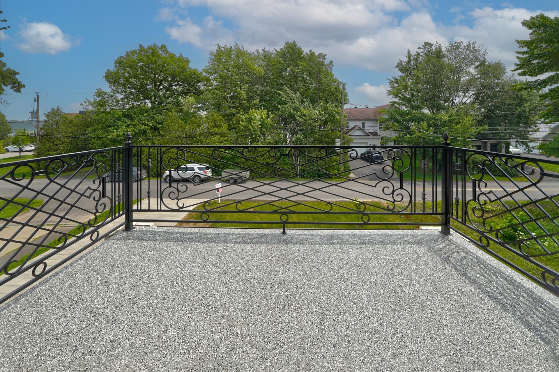 









1994


Rue des Roses

,
Carignan,




QC
J3L5C8

