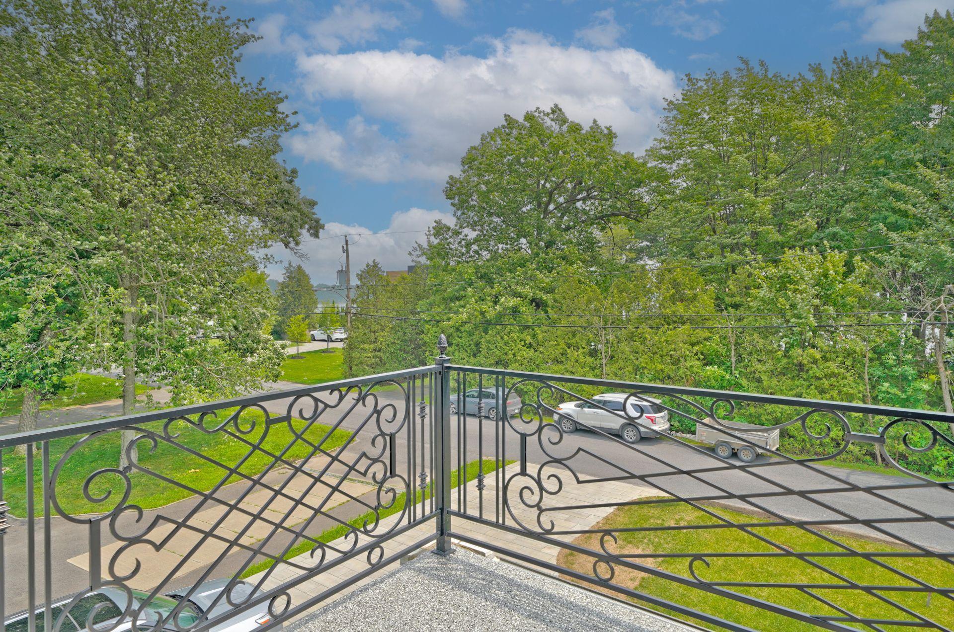 









1994


Rue des Roses

,
Carignan,




QC
J3L5C8

