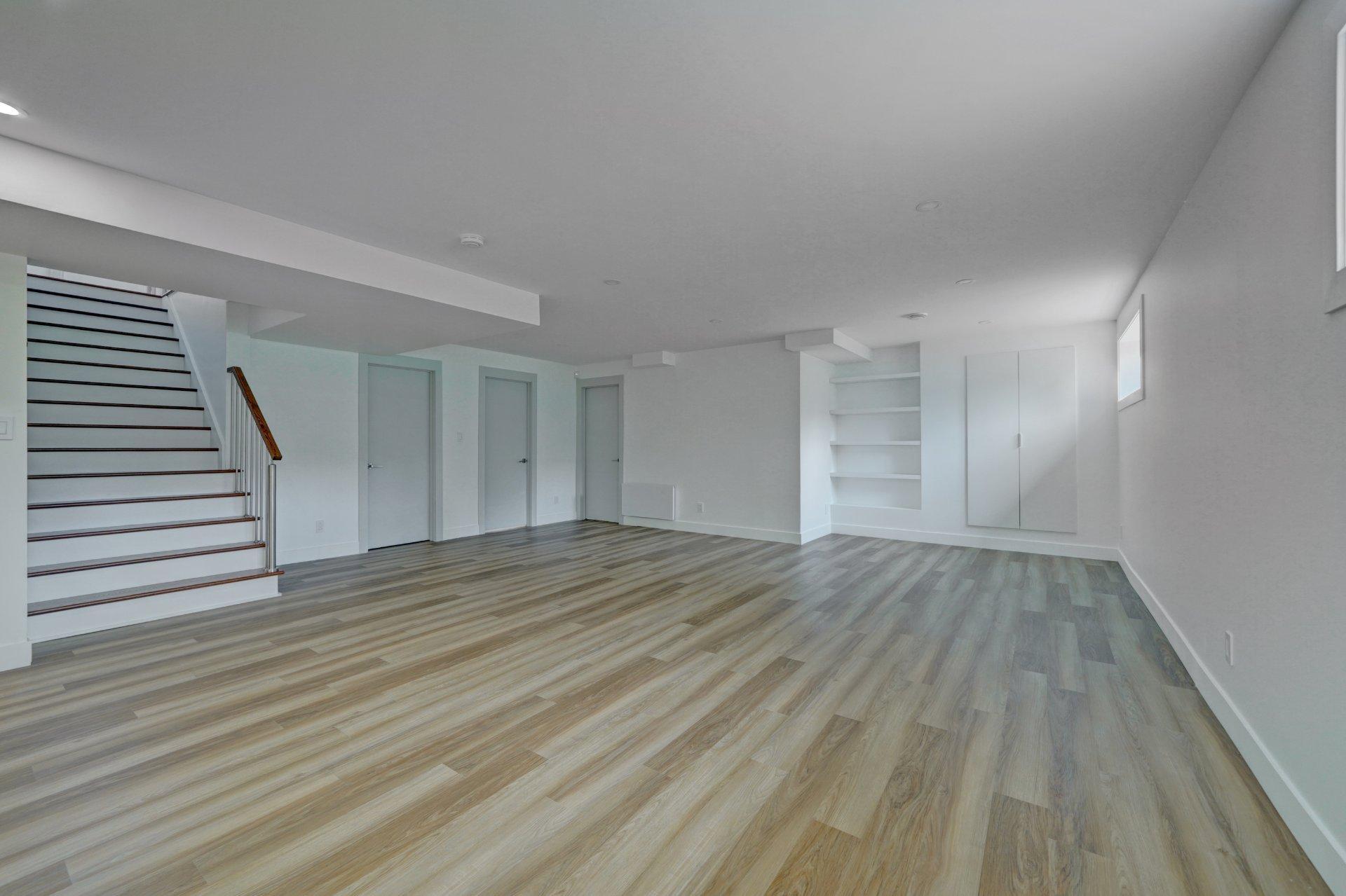 









1994


Rue des Roses

,
Carignan,




QC
J3L5C8

