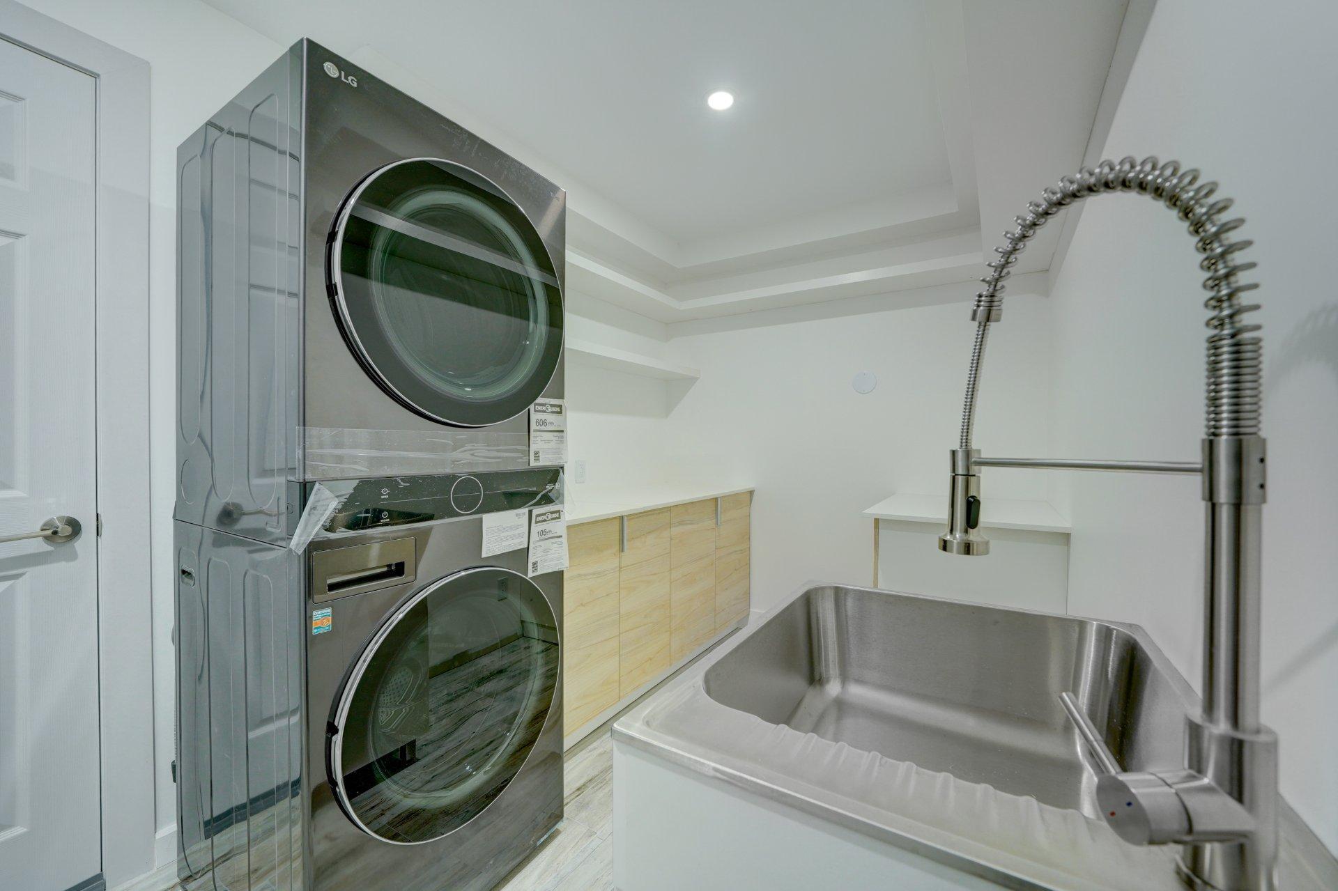 









1994


Rue des Roses

,
Carignan,




QC
J3L5C8

