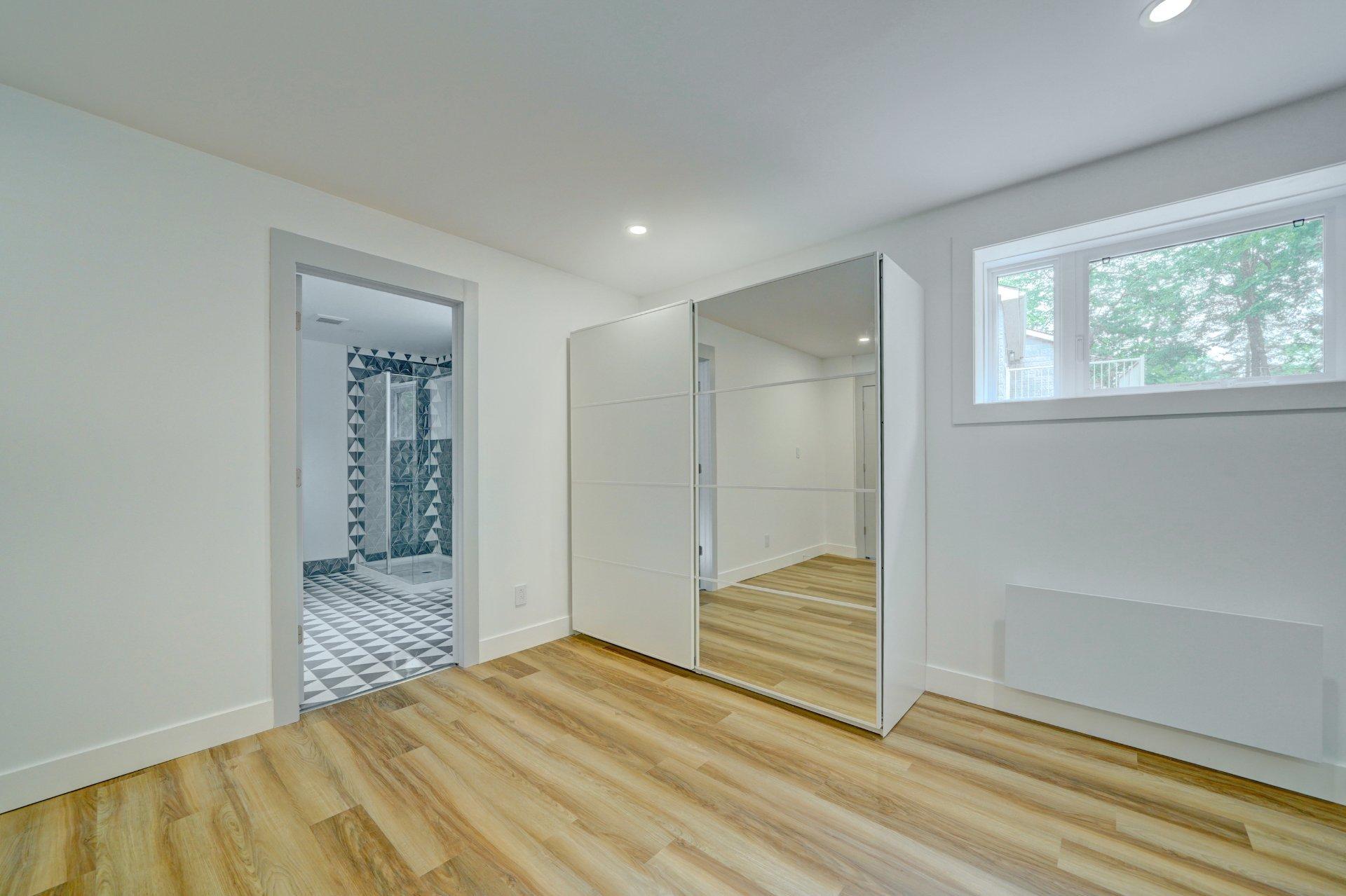 









1994


Rue des Roses

,
Carignan,




QC
J3L5C8

