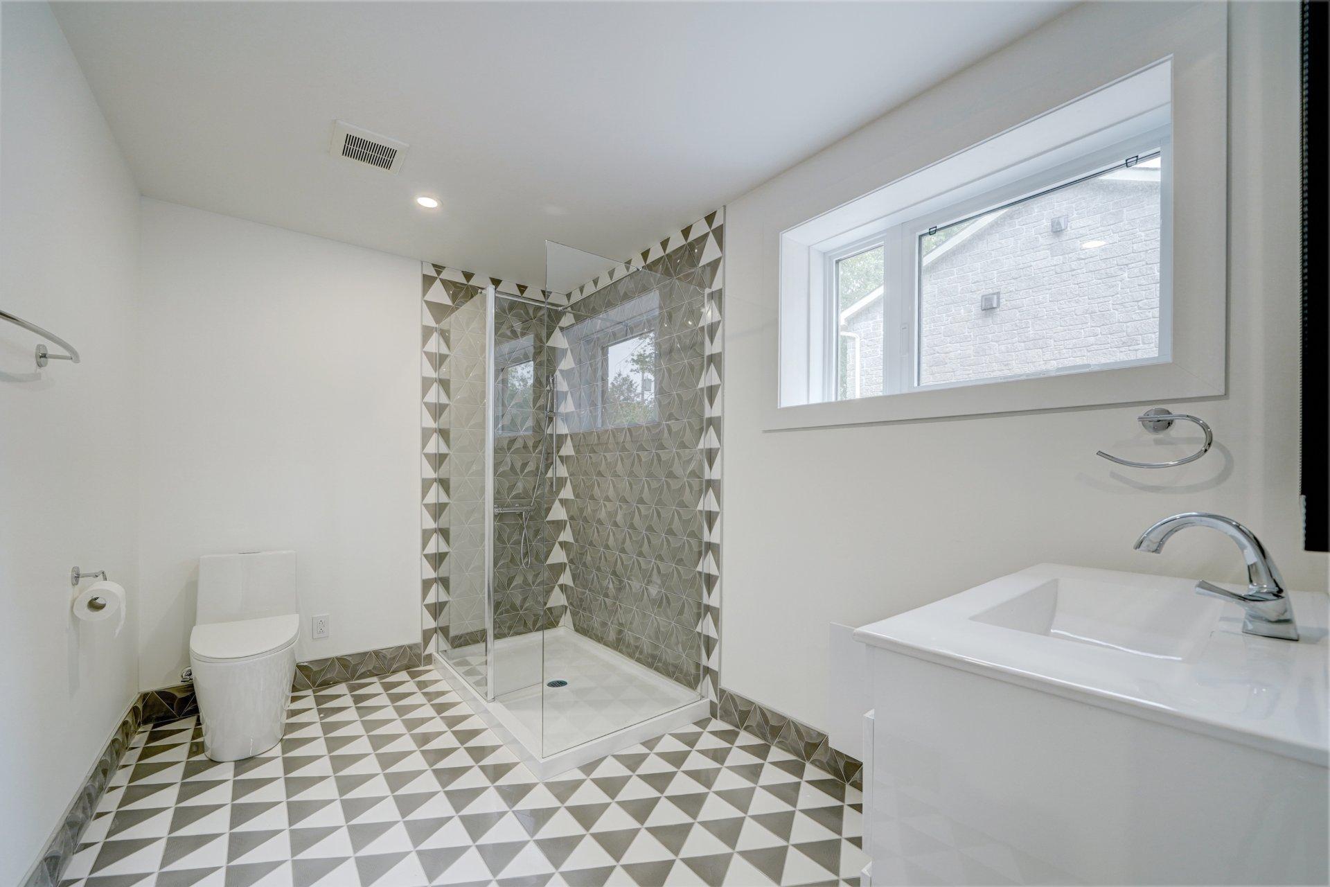 









1994


Rue des Roses

,
Carignan,




QC
J3L5C8

