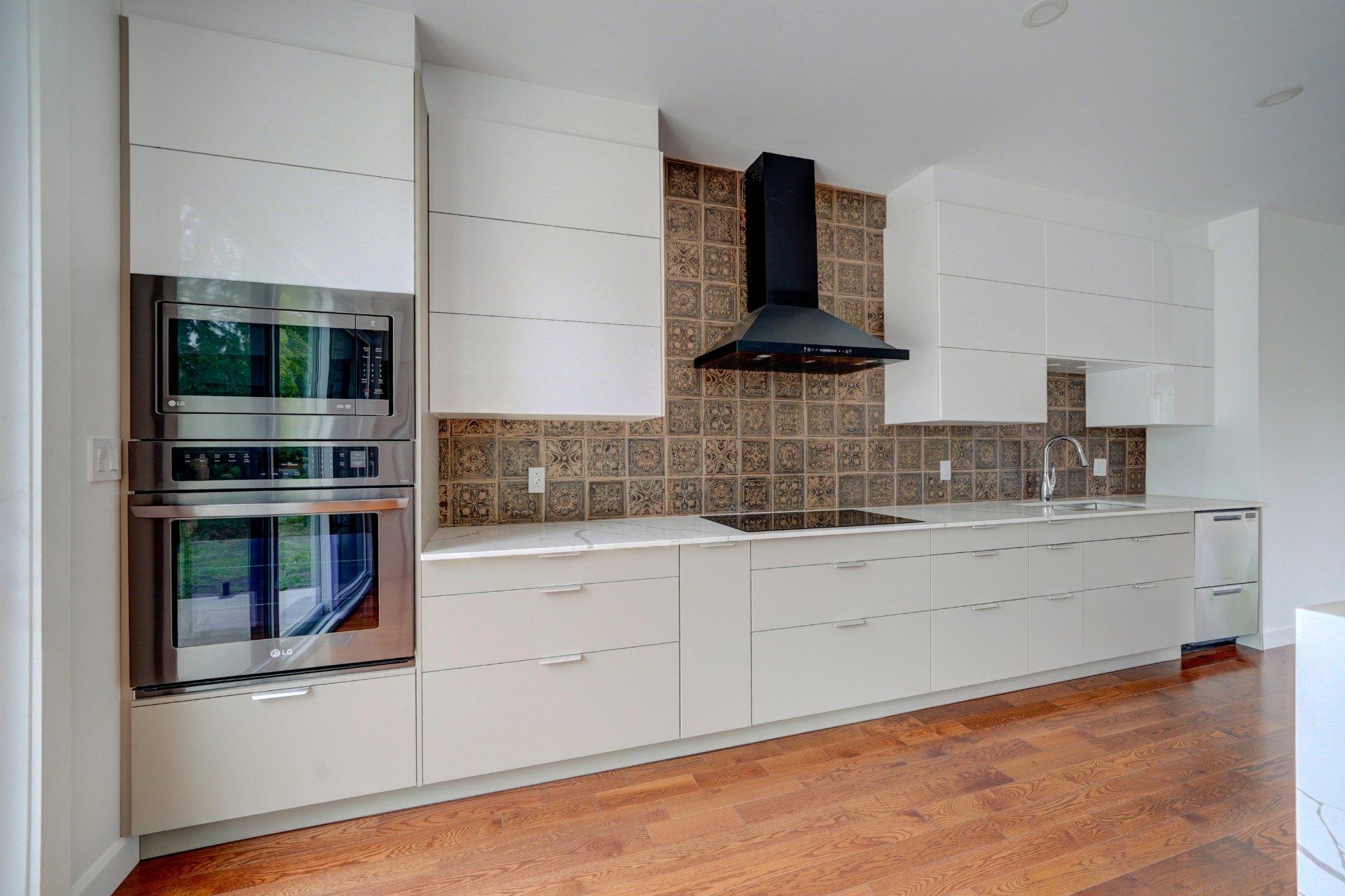 









1994


Rue des Roses

,
Carignan,




QC
J3L5C8


