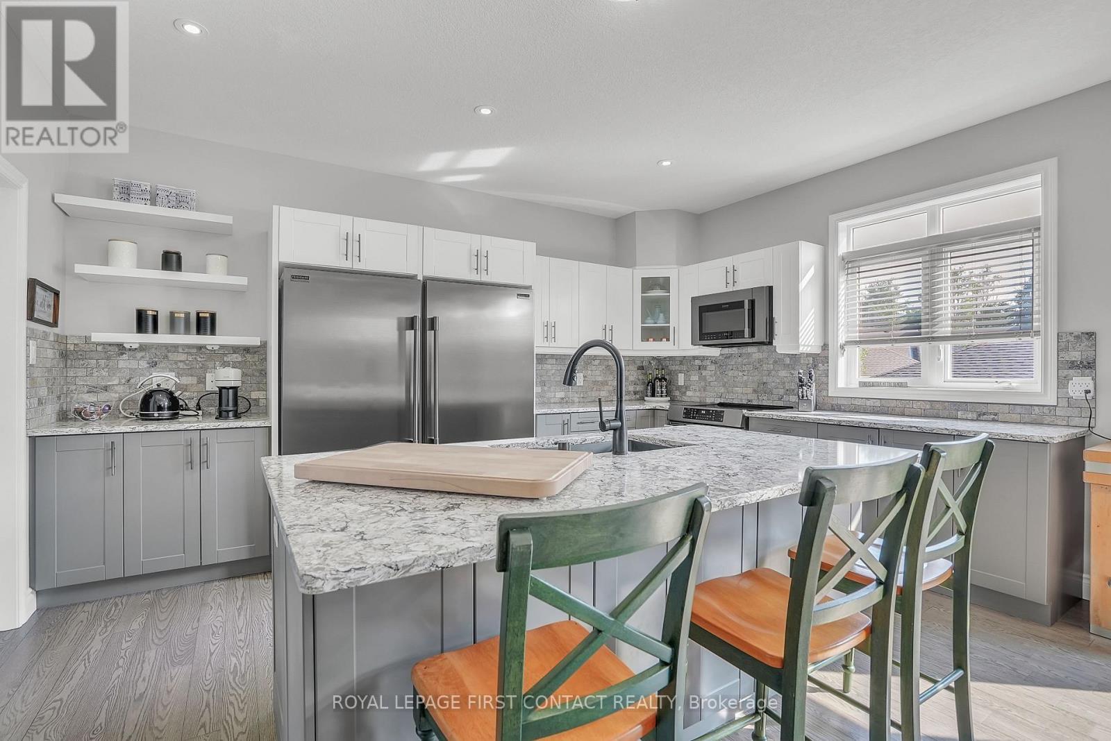 












5 CHARLIE RAWSON BOULEVARD

,
Tay,




Ontario
L0K2A0

