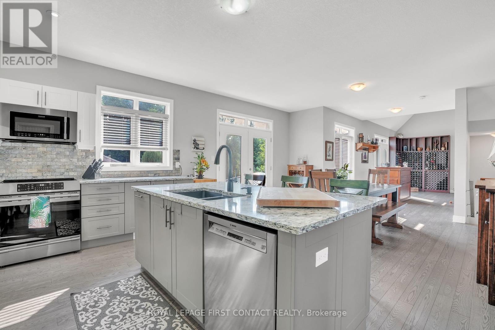 












5 CHARLIE RAWSON BOULEVARD

,
Tay,




Ontario
L0K2A0

