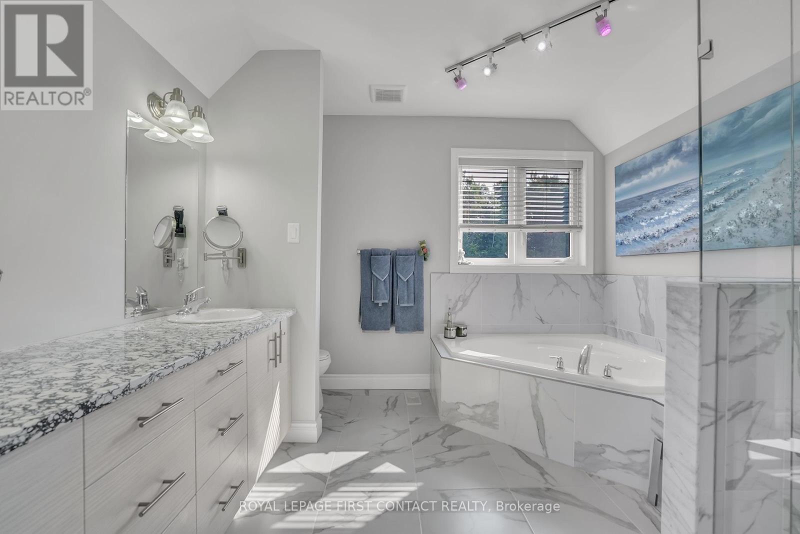 












5 CHARLIE RAWSON BOULEVARD

,
Tay,




Ontario
L0K2A0

