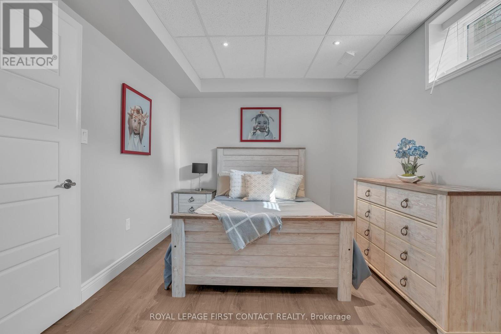 












5 CHARLIE RAWSON BOULEVARD

,
Tay,




Ontario
L0K2A0

