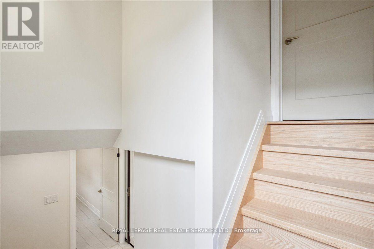 












14 RAMSBURY ROAD

,
Toronto,




Ontario
M8Z4V3

