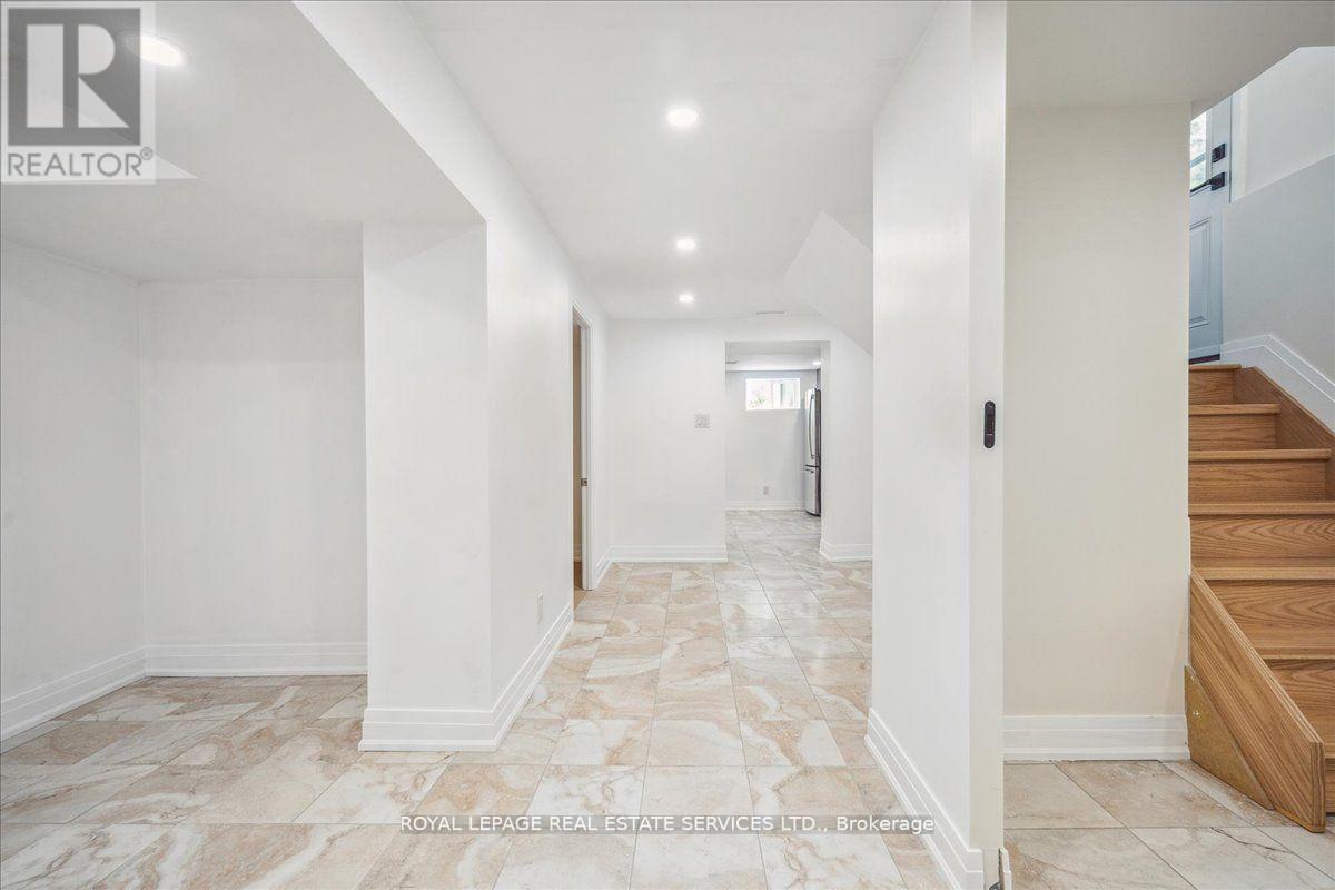 












14 RAMSBURY ROAD

,
Toronto,




Ontario
M8Z4V3

