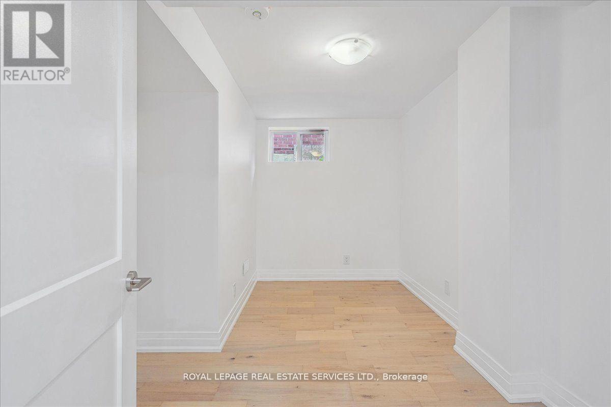 












14 RAMSBURY ROAD

,
Toronto,




Ontario
M8Z4V3

