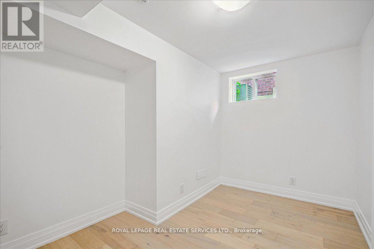 












14 RAMSBURY ROAD

,
Toronto,




Ontario
M8Z4V3

