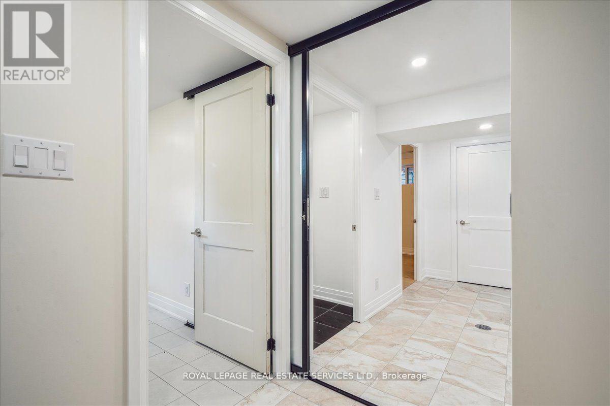 












14 RAMSBURY ROAD

,
Toronto,




Ontario
M8Z4V3

