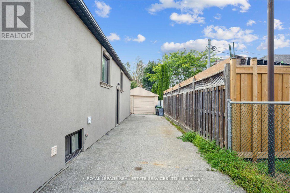 












14 RAMSBURY ROAD

,
Toronto,




Ontario
M8Z4V3

