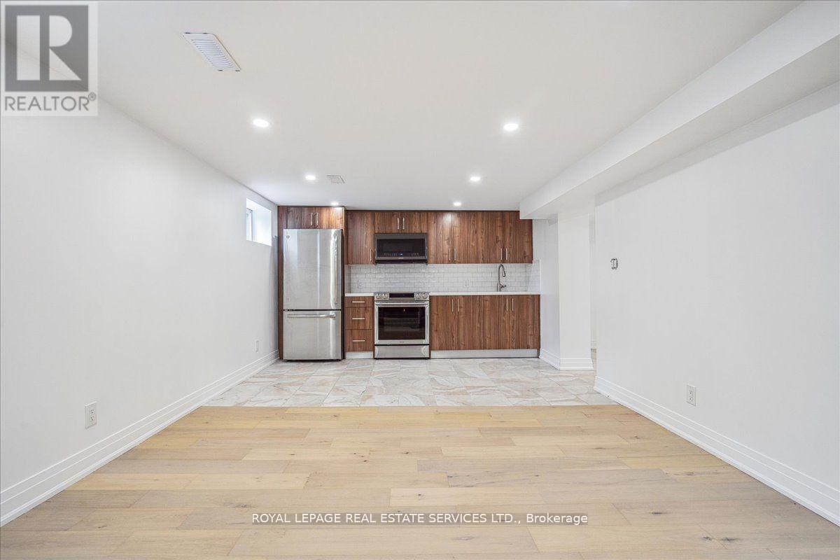 












14 RAMSBURY ROAD

,
Toronto,




Ontario
M8Z4V3


