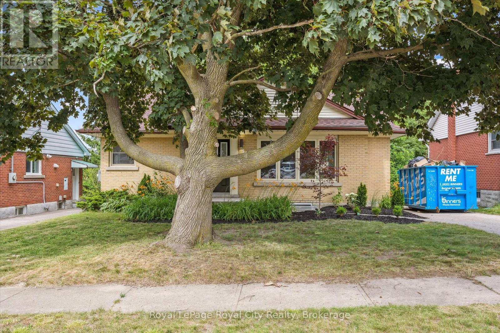 












56 DOVER STREET

,
Waterloo,




Ontario
N2J1Z1

