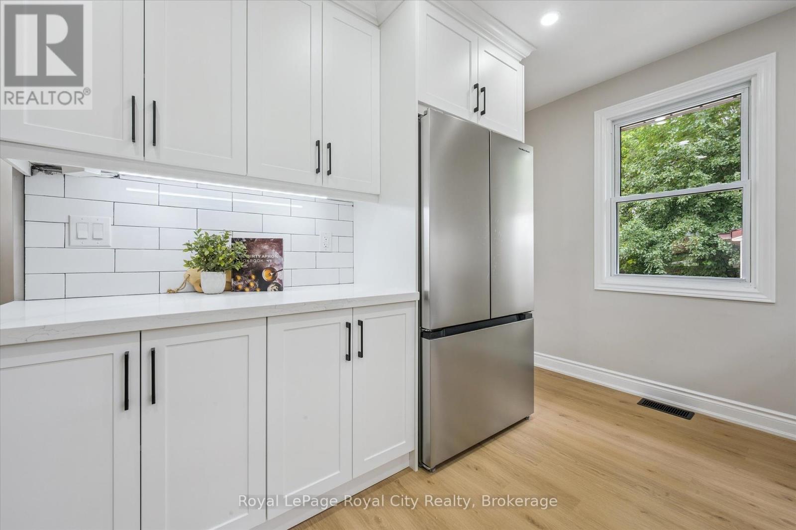 












56 DOVER STREET

,
Waterloo,




Ontario
N2J1Z1

