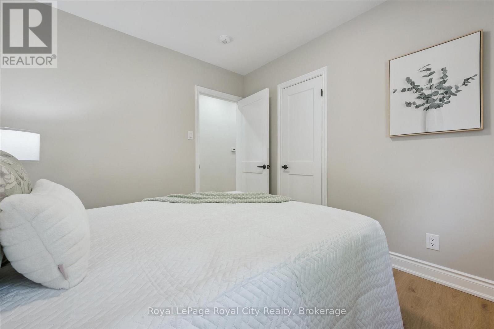 












56 DOVER STREET

,
Waterloo,




Ontario
N2J1Z1


