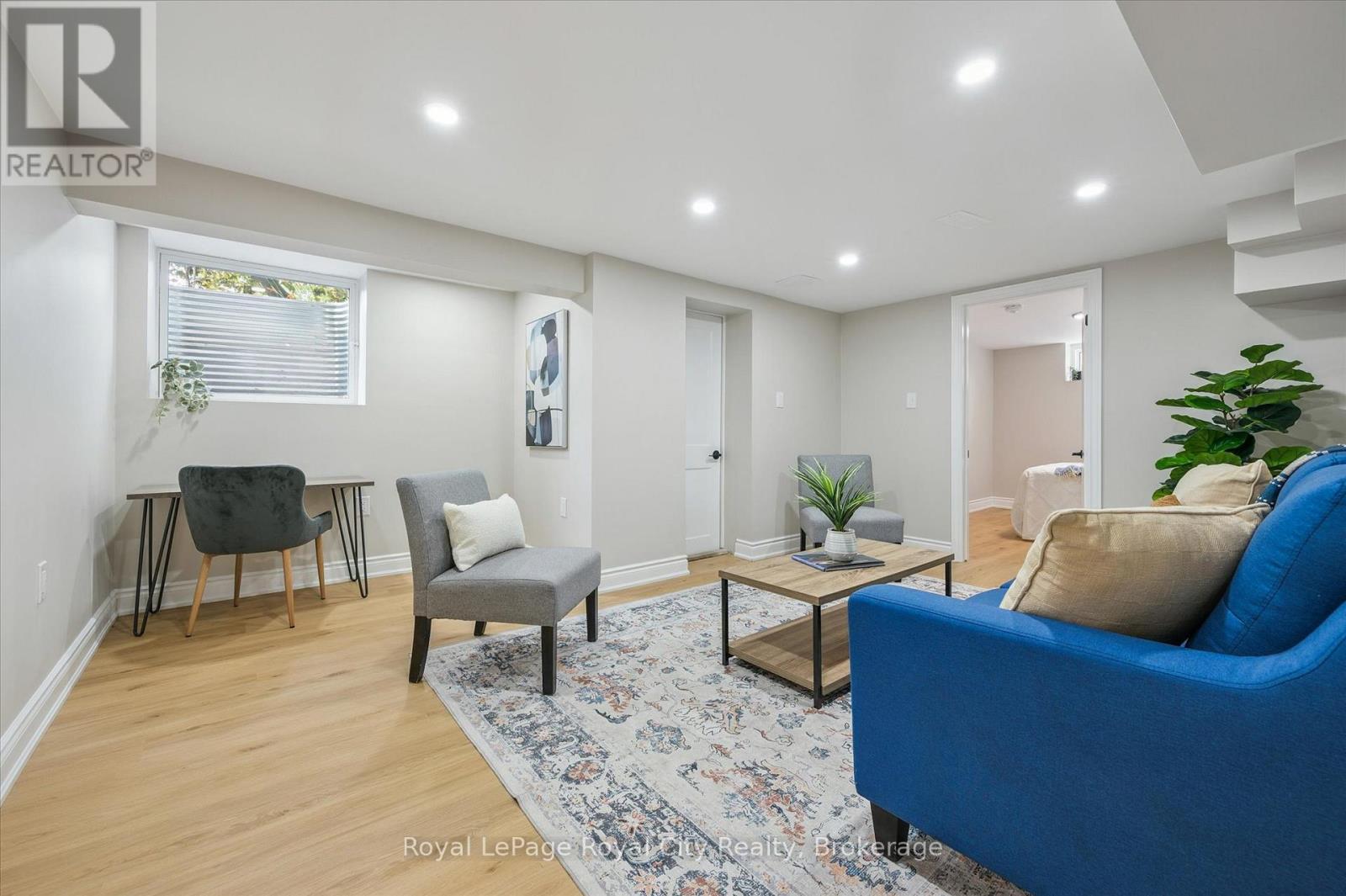 












56 DOVER STREET

,
Waterloo,




Ontario
N2J1Z1

