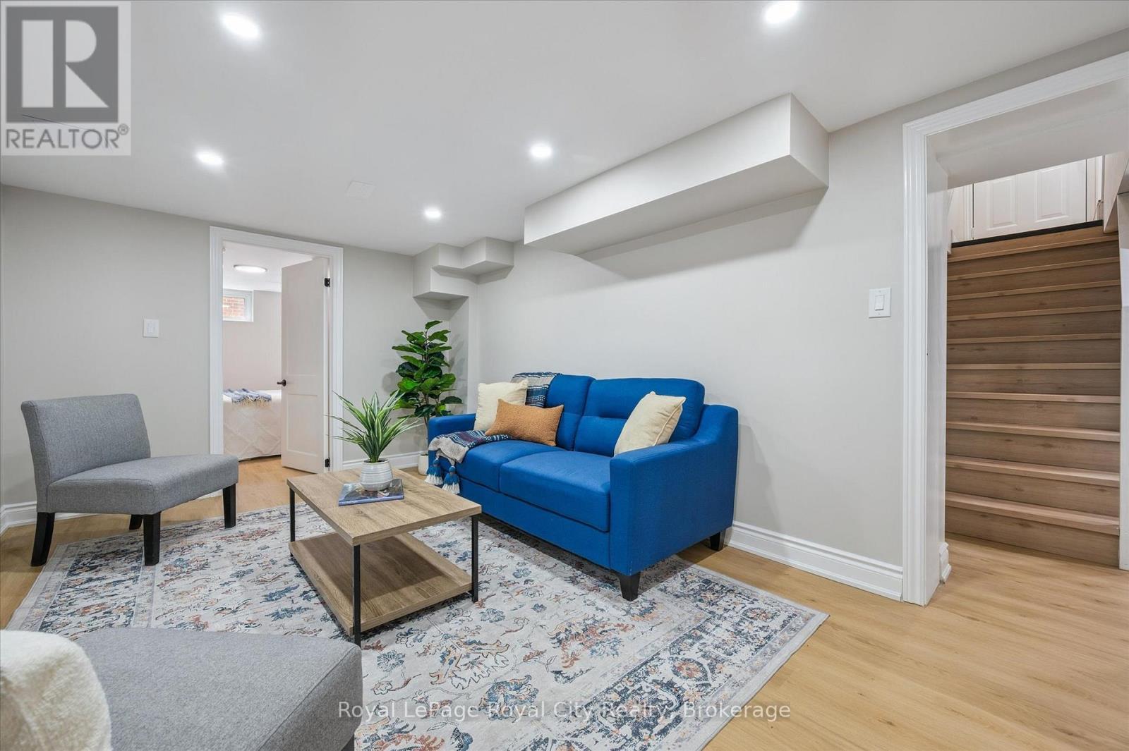 












56 DOVER STREET

,
Waterloo,




Ontario
N2J1Z1

