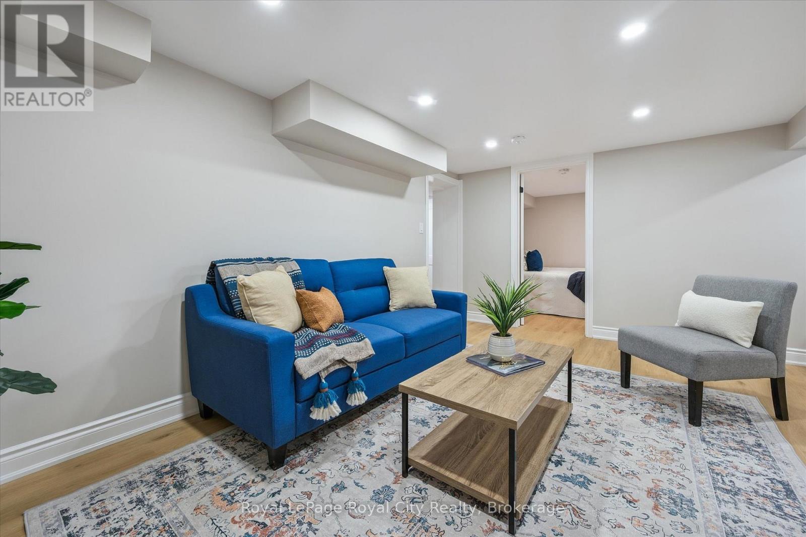 












56 DOVER STREET

,
Waterloo,




Ontario
N2J1Z1

