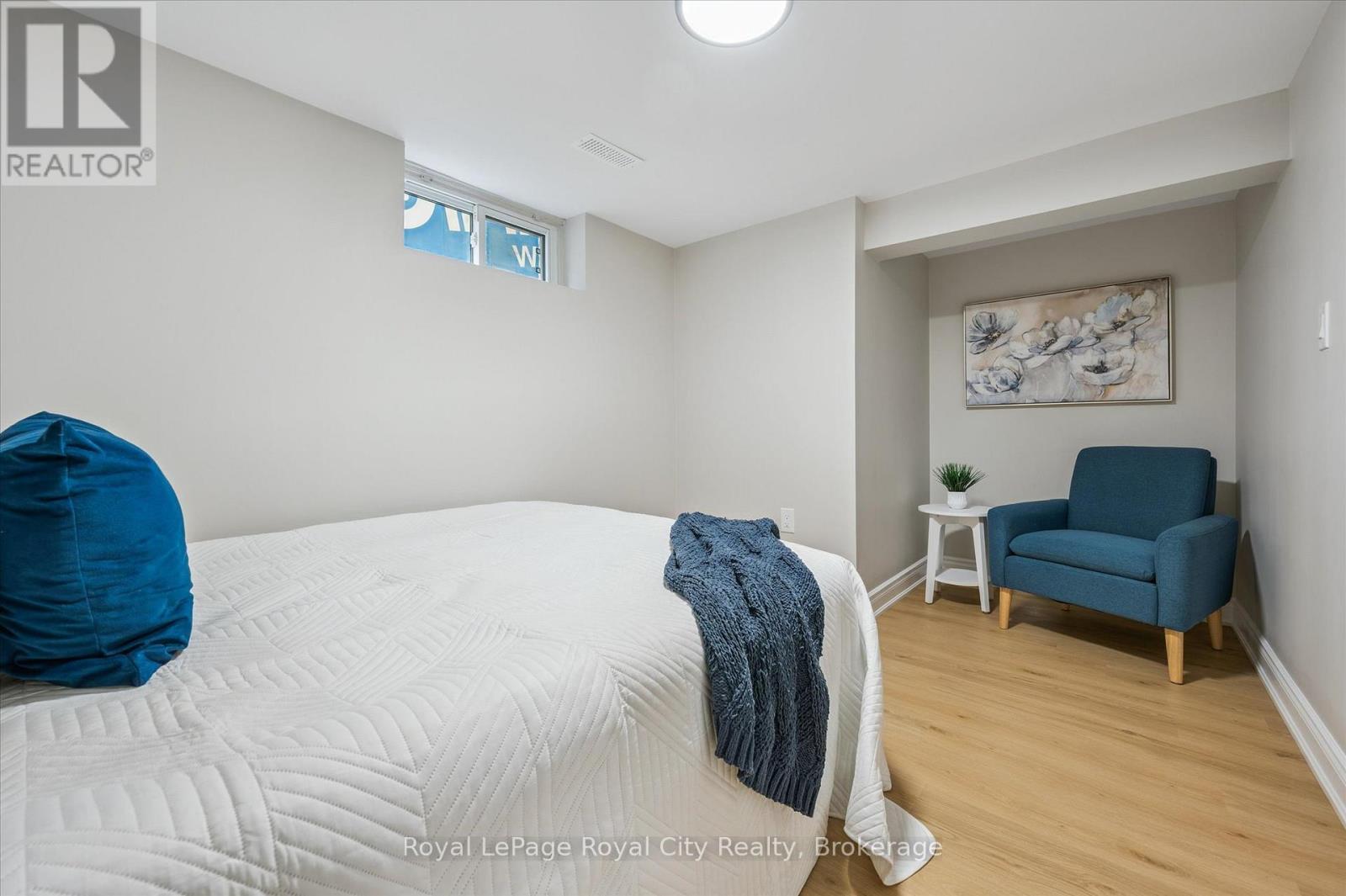 












56 DOVER STREET

,
Waterloo,




Ontario
N2J1Z1


