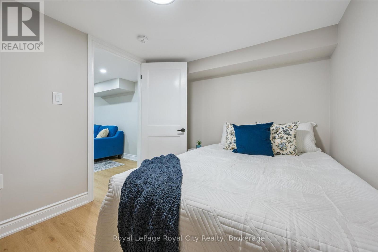 












56 DOVER STREET

,
Waterloo,




Ontario
N2J1Z1

