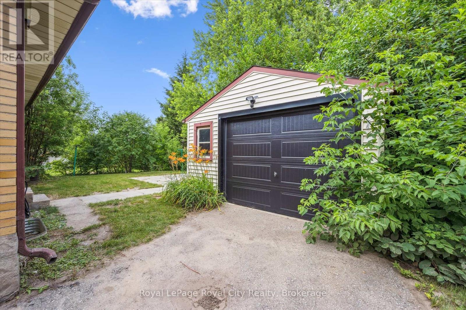 












56 DOVER STREET

,
Waterloo,




Ontario
N2J1Z1

