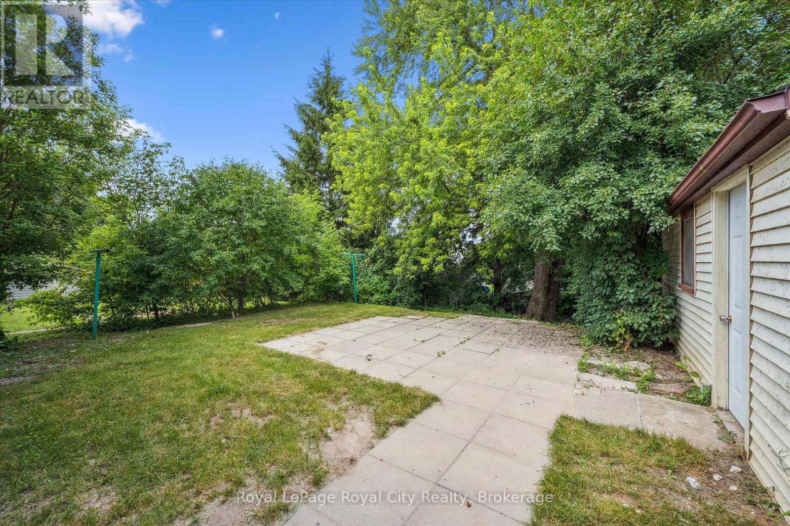 












56 DOVER STREET

,
Waterloo,




Ontario
N2J1Z1

