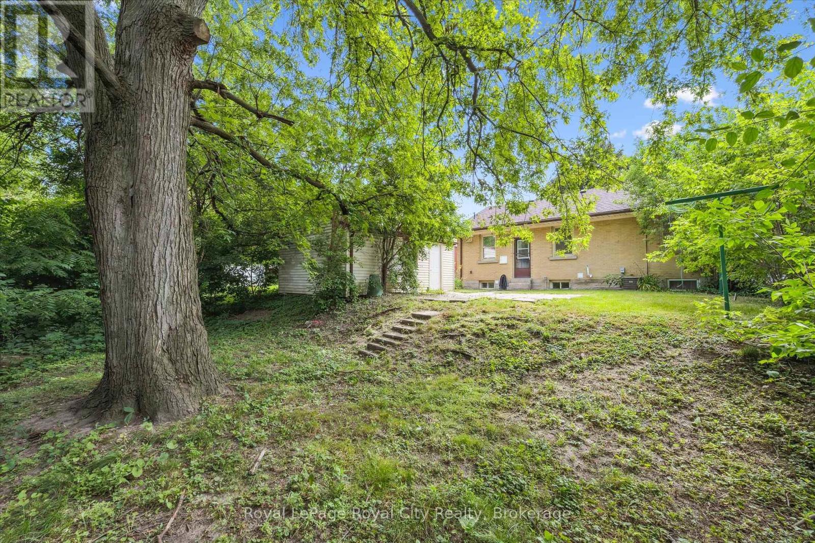 












56 DOVER STREET

,
Waterloo,




Ontario
N2J1Z1

