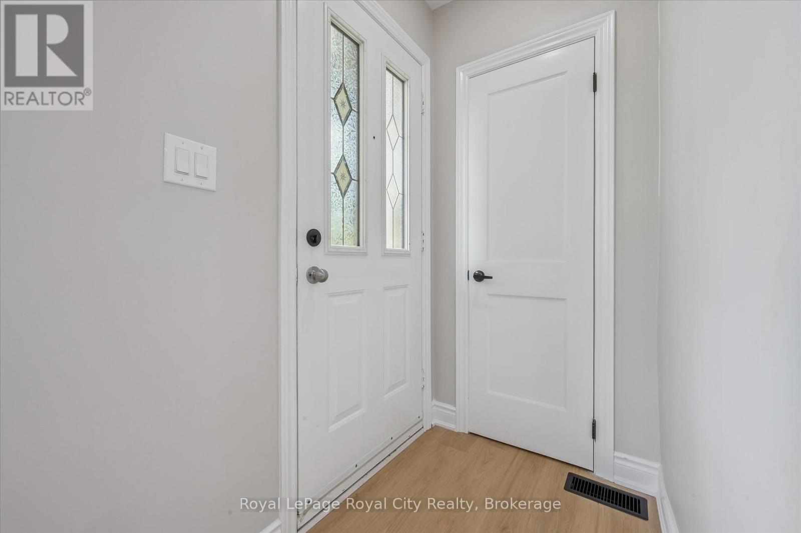 












56 DOVER STREET

,
Waterloo,




Ontario
N2J1Z1

