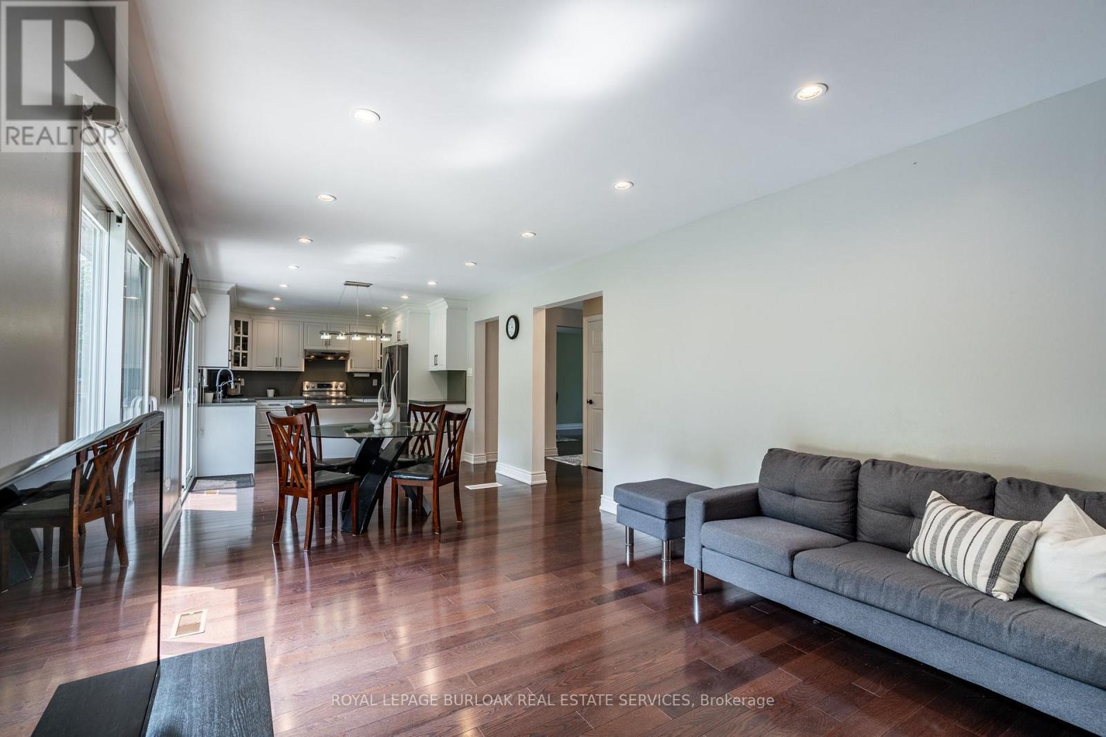












2445 CAVENDISH DRIVE

,
Burlington,




Ontario
L7P3T7

