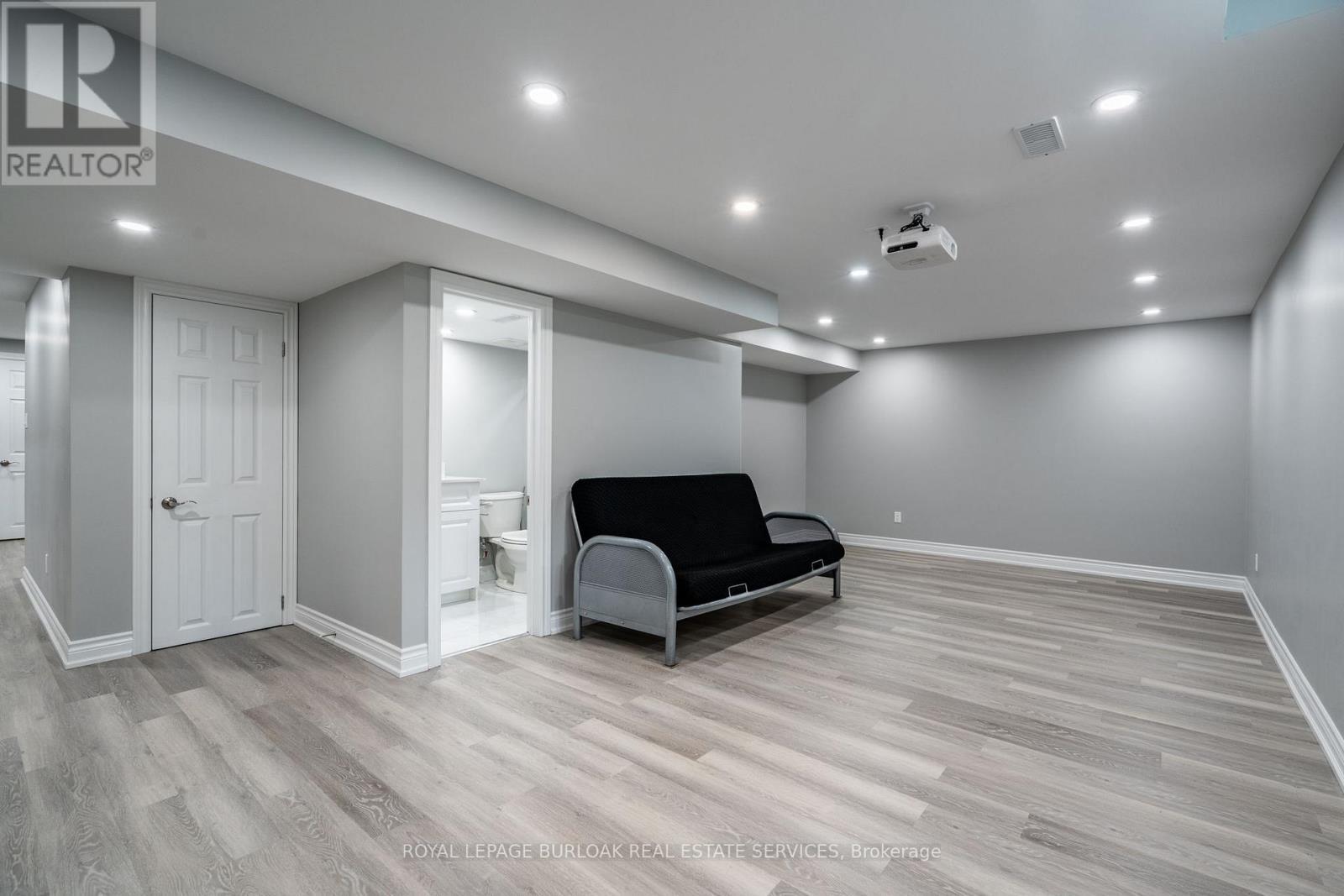 












2445 CAVENDISH DRIVE

,
Burlington,




Ontario
L7P3T7

