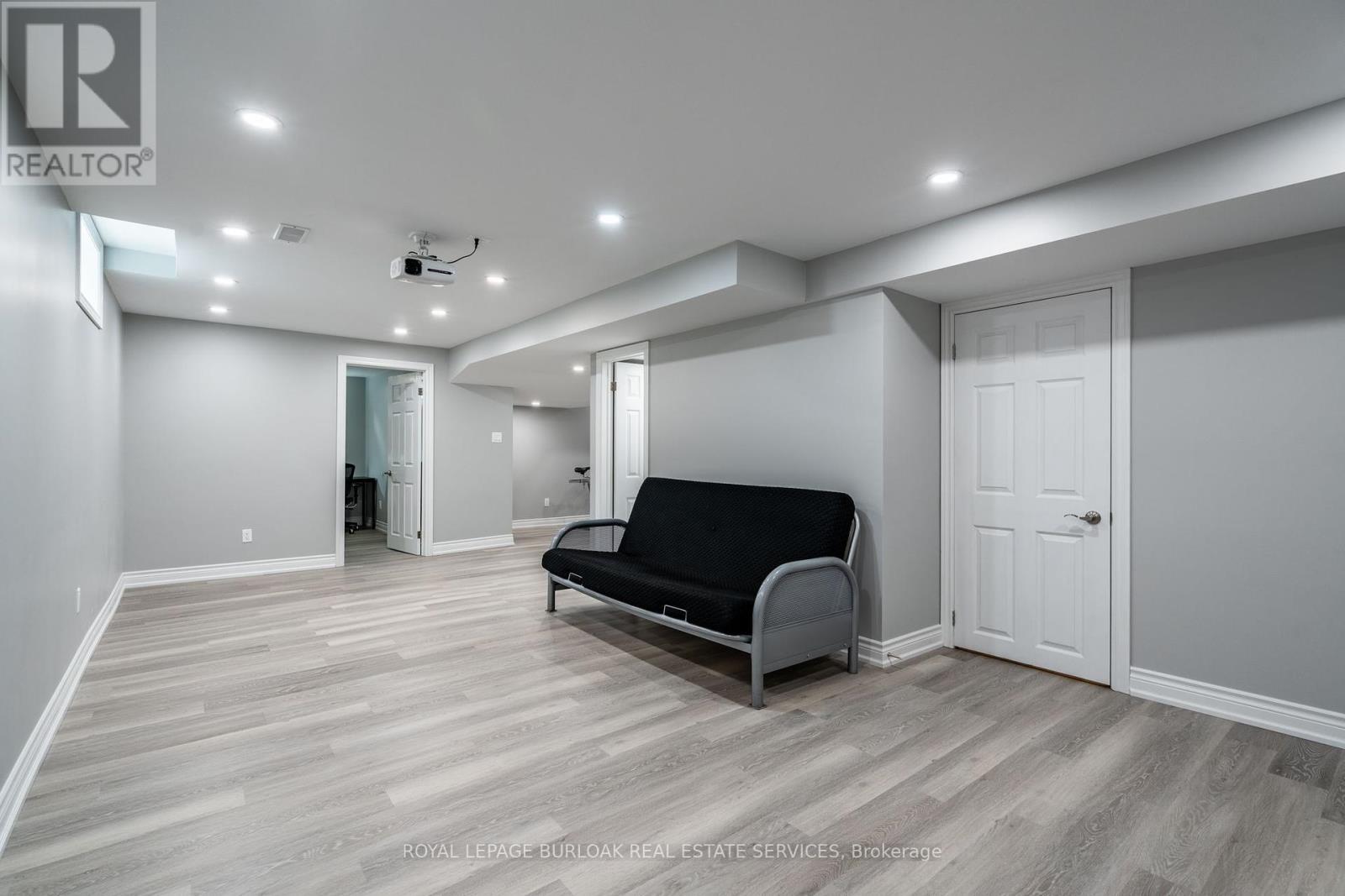 












2445 CAVENDISH DRIVE

,
Burlington,




Ontario
L7P3T7

