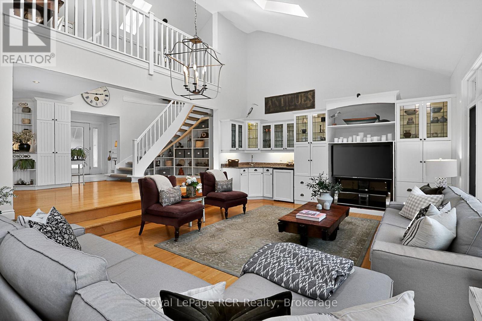 












160 PRINCETON SHORES BOULEVARD

,
Collingwood,




Ontario
L9Y5C9

