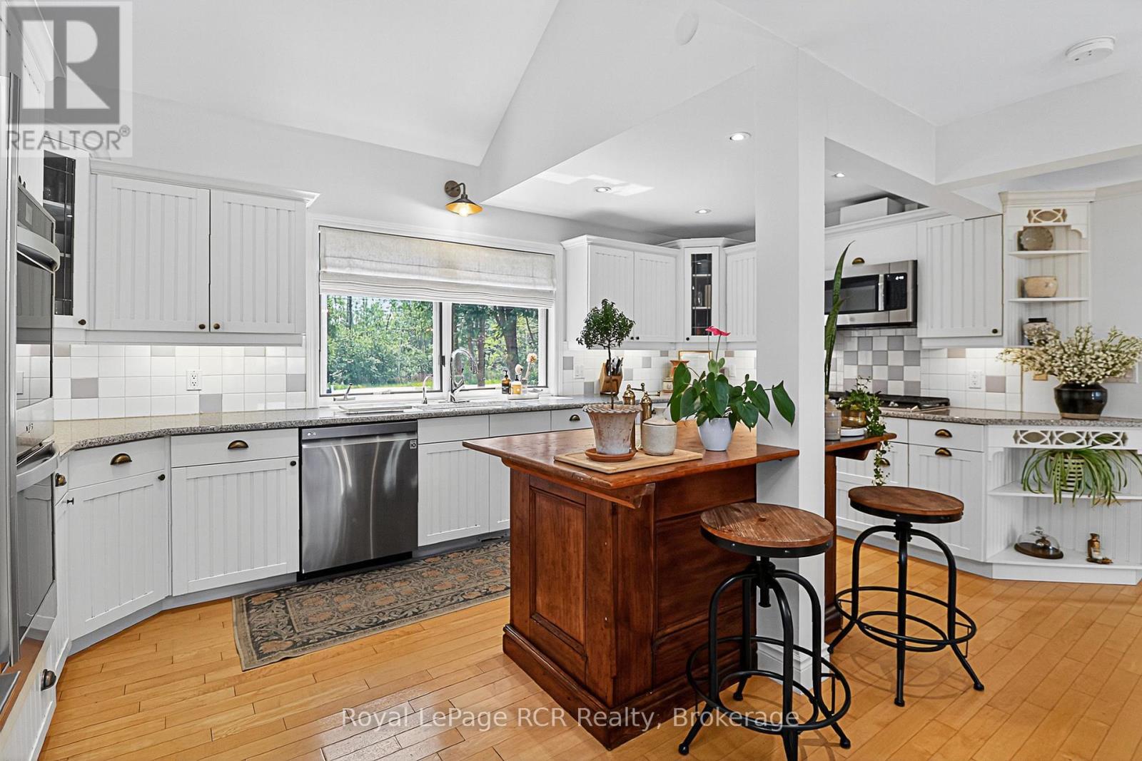 












160 PRINCETON SHORES BOULEVARD

,
Collingwood,




Ontario
L9Y5C9

