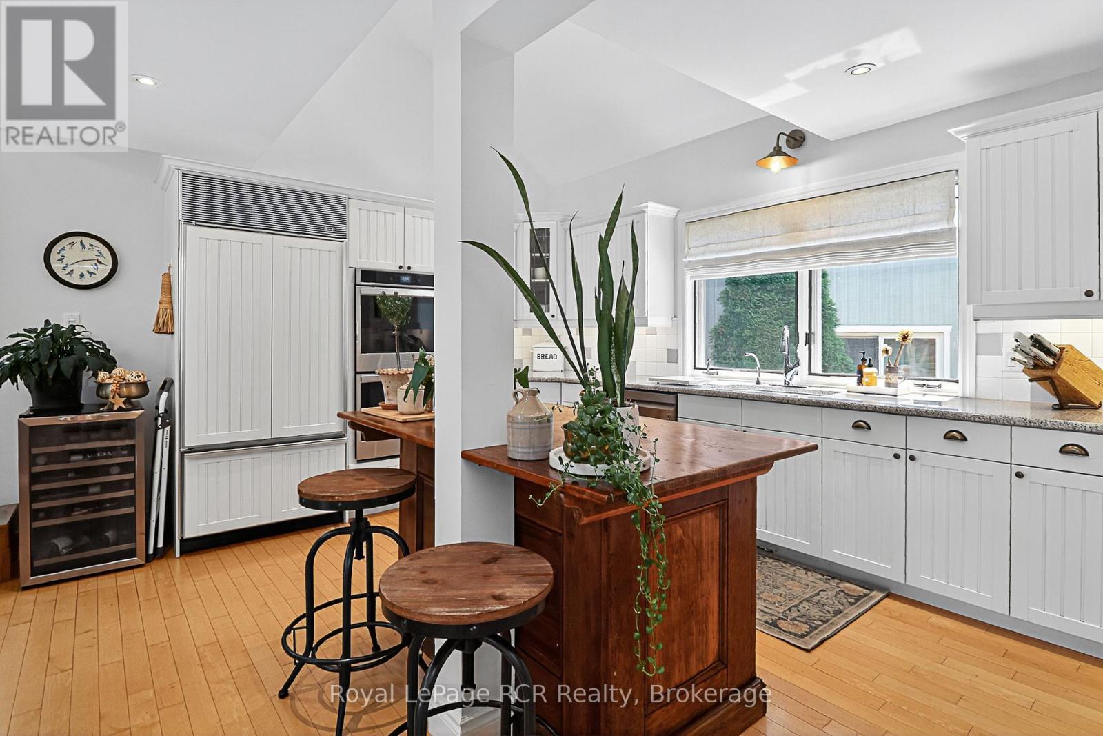 












160 PRINCETON SHORES BOULEVARD

,
Collingwood,




Ontario
L9Y5C9


